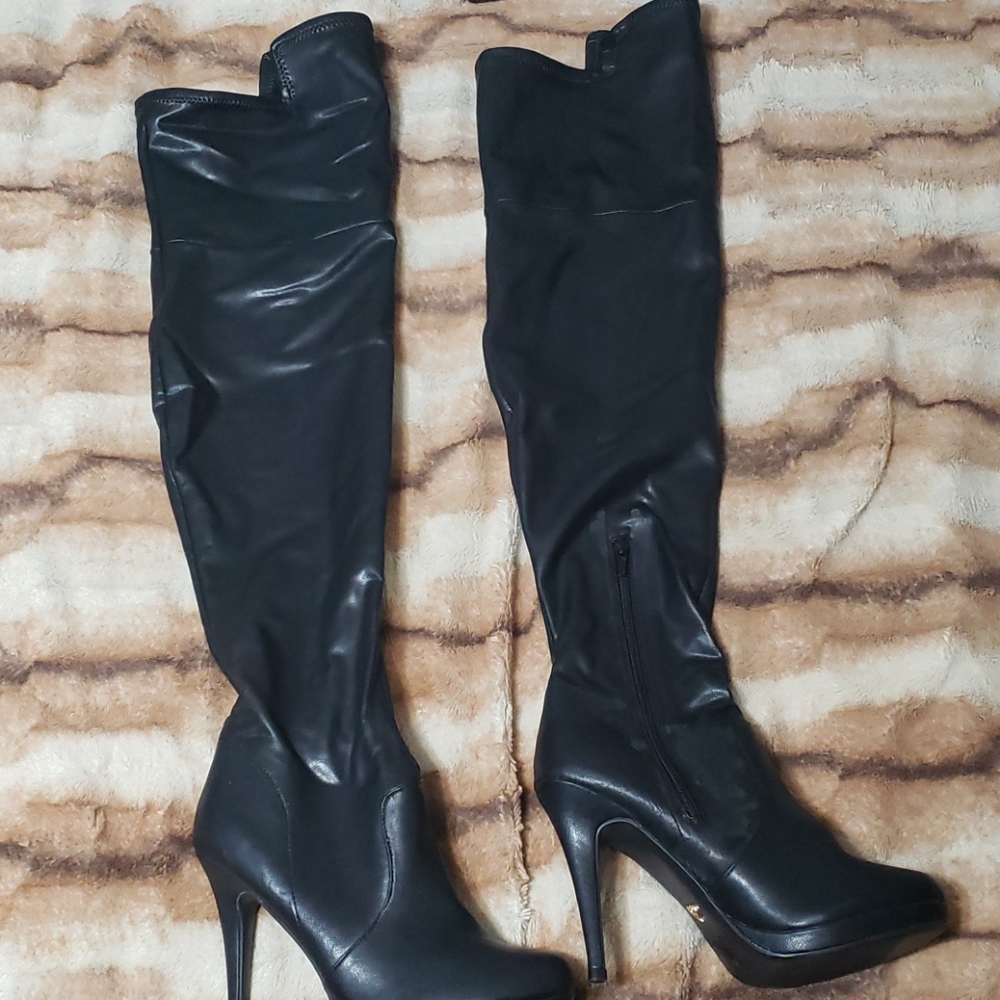 Thalia Sodi boots